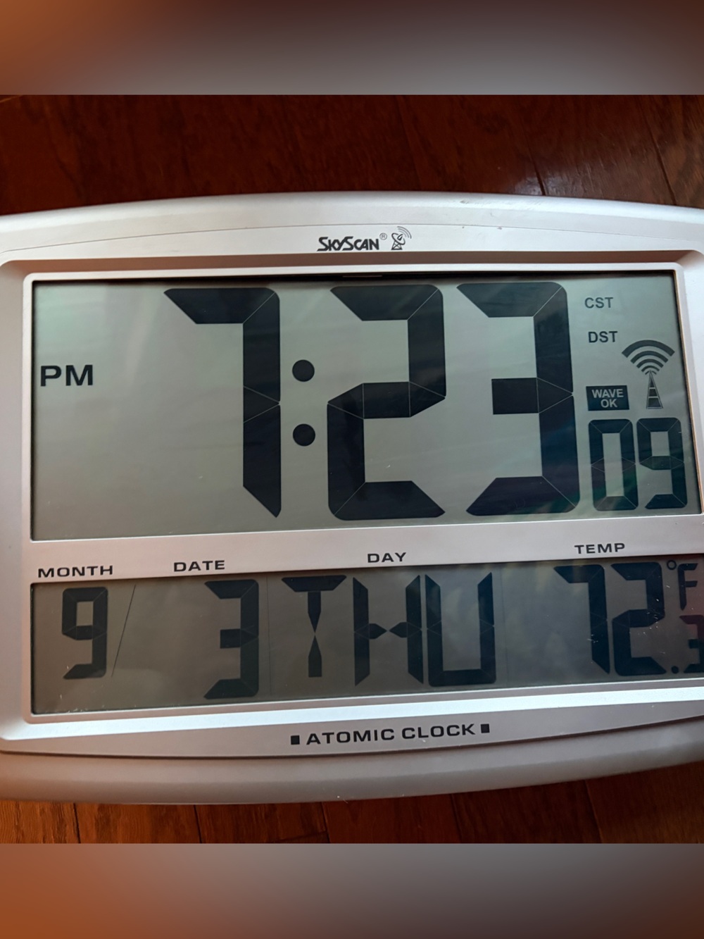 Vintage atomic clock. 12”x17” large. Time, date, weather. Sets automatically.